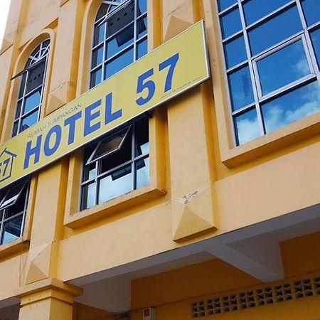 Fifty Seven Inn Бату Пахат Екстериор снимка